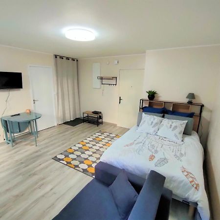 Lovely Flat Nearby Paris Fully Redone With Free Parking On Premises And Balcony Clichy Exterior foto